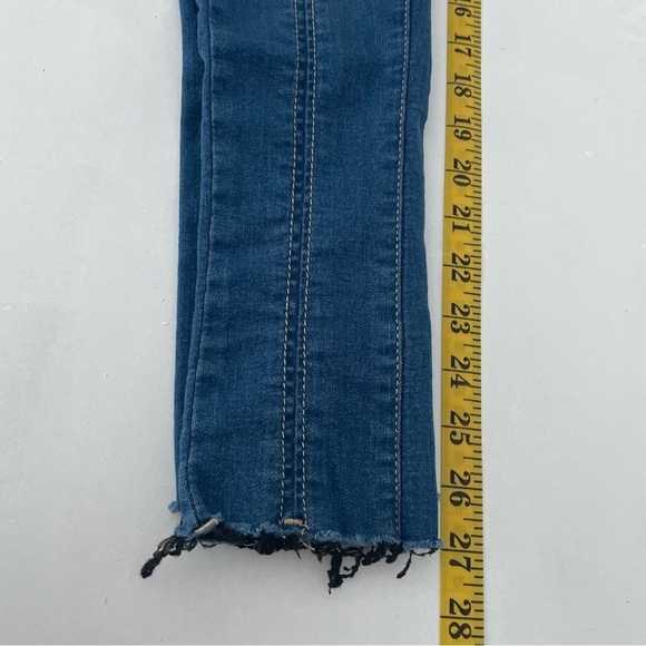 Free People Size 27 Pull On Skinny Jeans High Rise Elastic Waist Frayed Hem - Picture 13 of 15